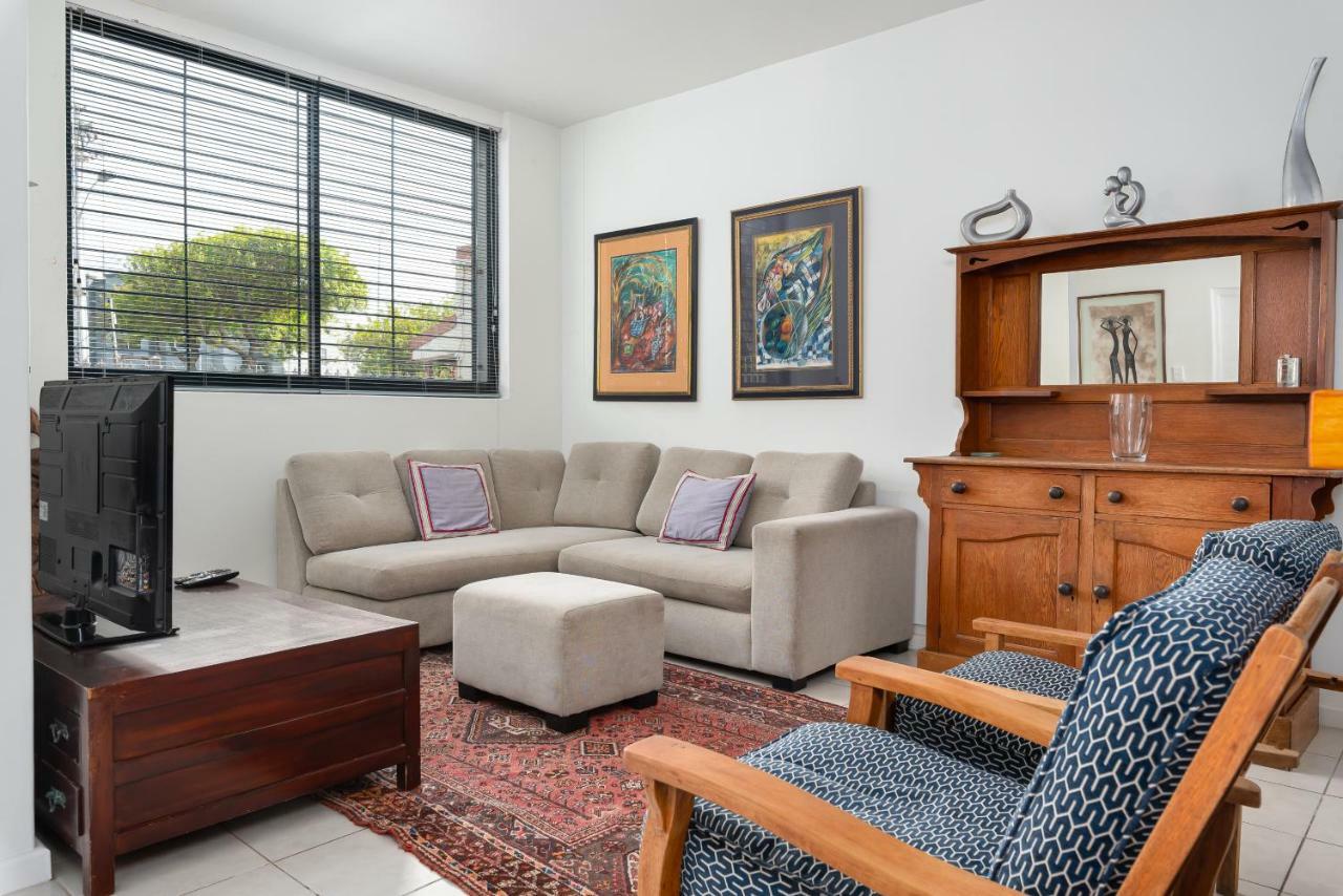 Devon Court Apartment *